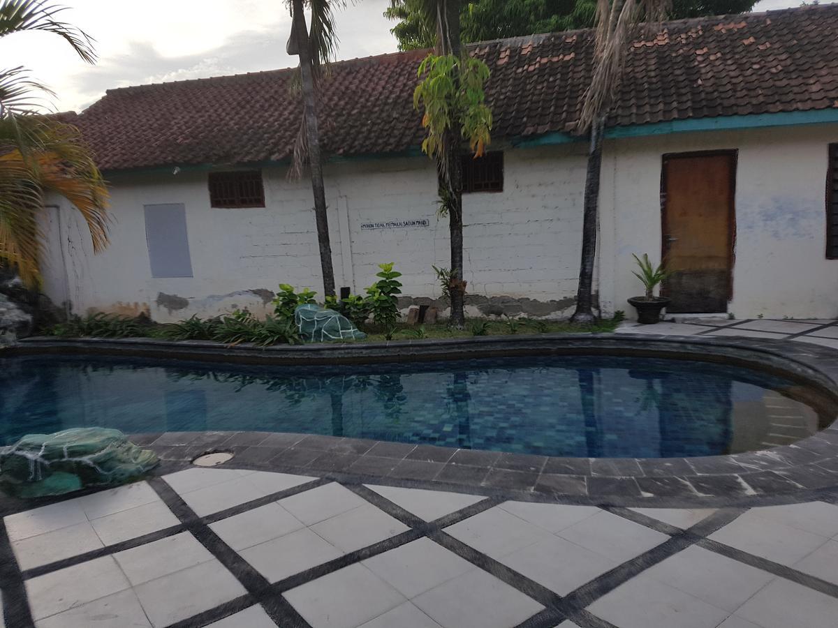 Trophy Hotel Sumbawa Besar Exterior foto