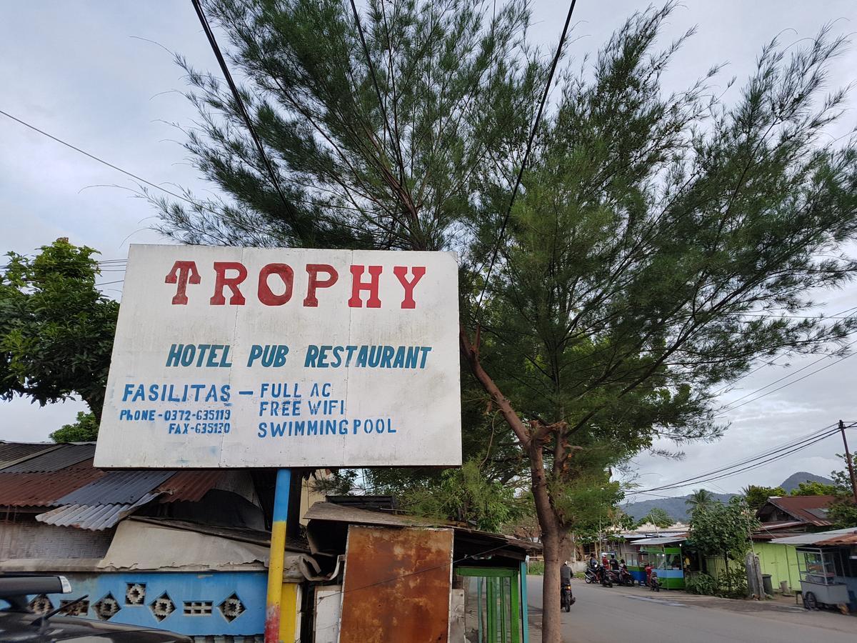 Trophy Hotel Sumbawa Besar Exterior foto